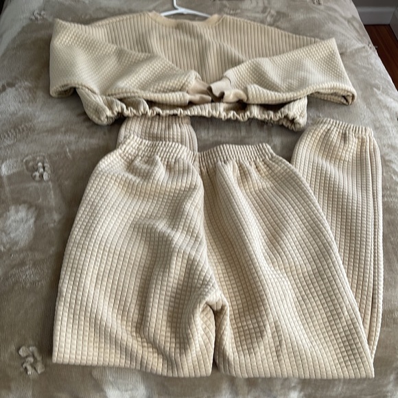 Darling Two Piece SweatSuit! - Picture 8 of 12